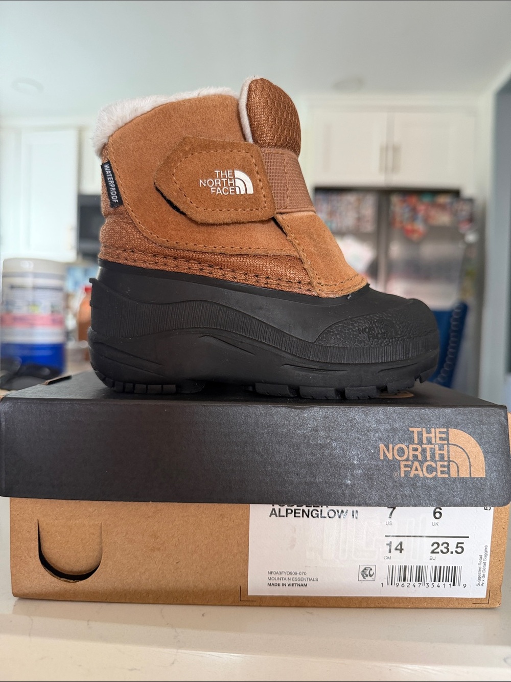 The Northface toddler alpenglow ll boot size 7